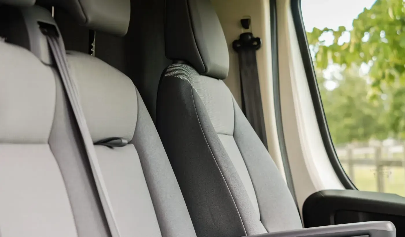 Interni cabina premium Van Cavalli AKX - 3 posti, GPS e Aria Condizionata